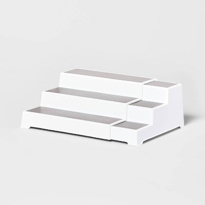 Rozsuwany, trójpoziomowy regał na przyprawy