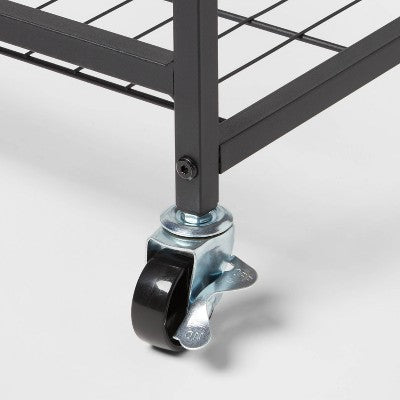 Czarny wózek z drewnianym blatem